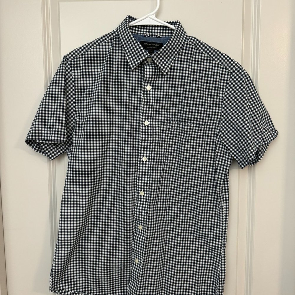 Banana Republic Short Sleeve Men's Button Up - Soft Wash Slim Fit - Small (S)